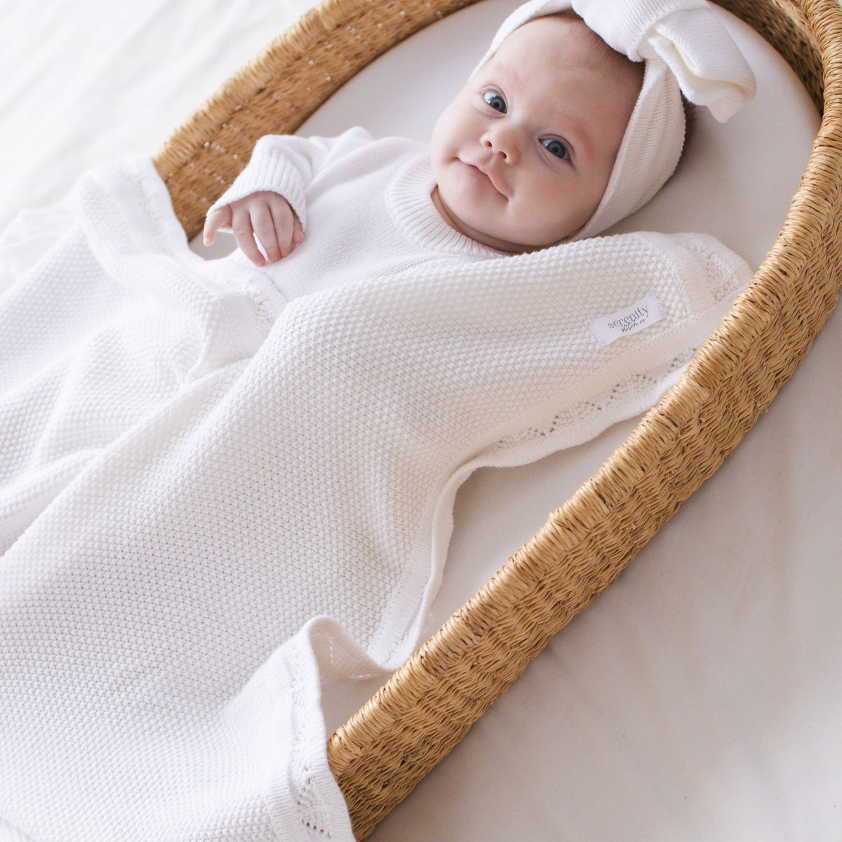 Scallop Edge Baby Blanket - White